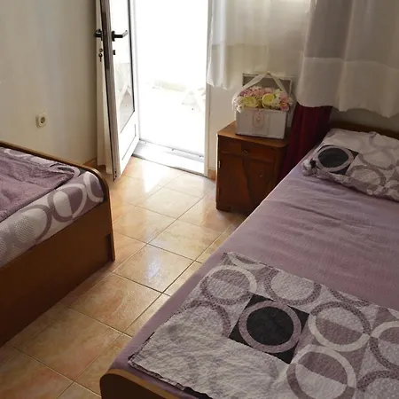 Ivan アパート ピサック